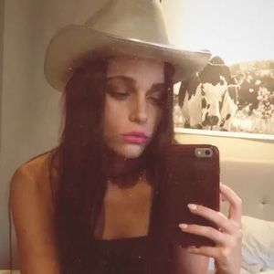 Meet your Posher, Stefani